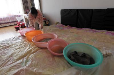 平遥楼上漏水，住户失联，小区没物管，业主维权难！律师来支招……